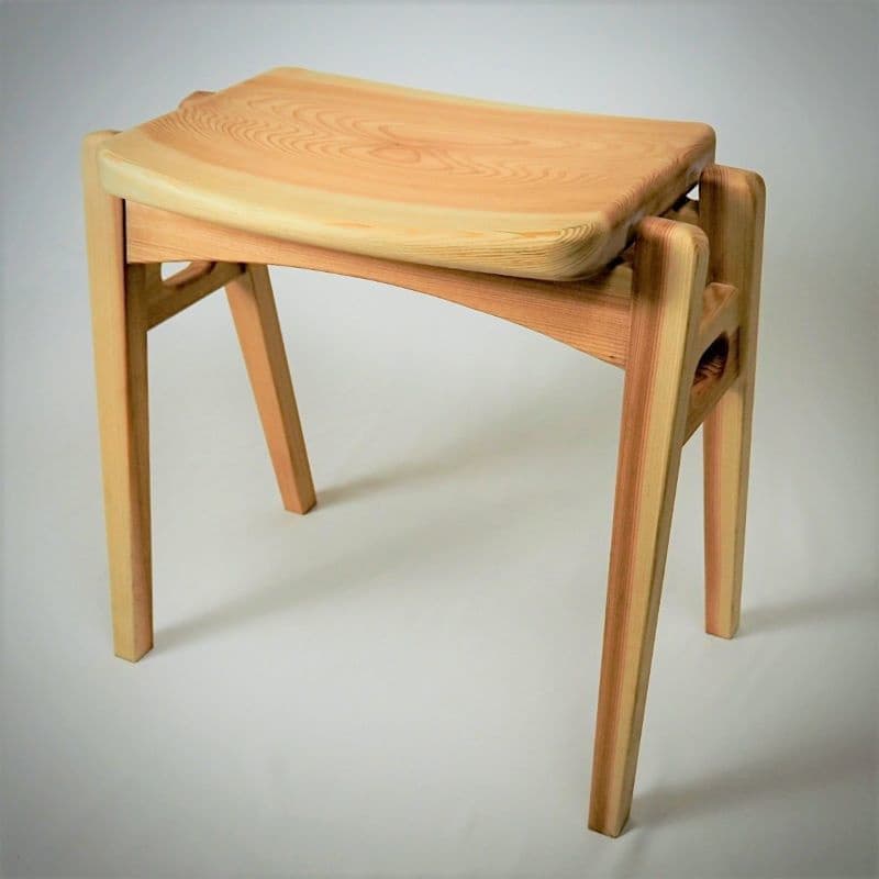 青梅杉のスタッキングスツール横から