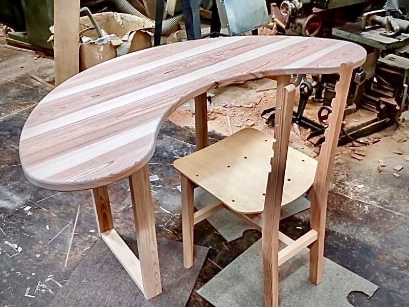 mo-guzMOCTIONPCデスクと椅子途中