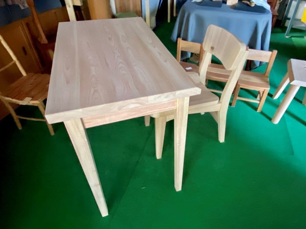 ニレさん椅子とデスク