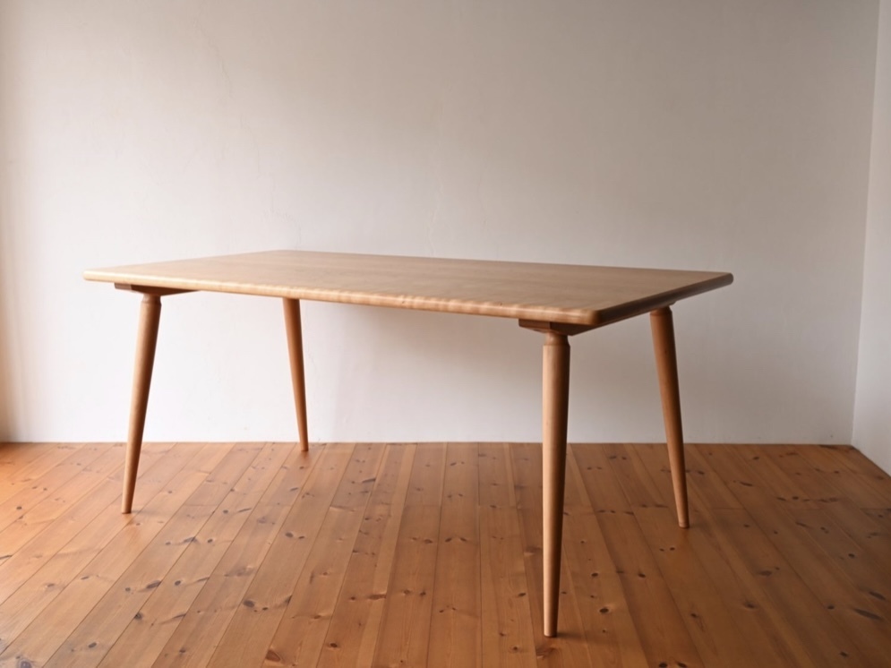 ダイニングテーブル全景